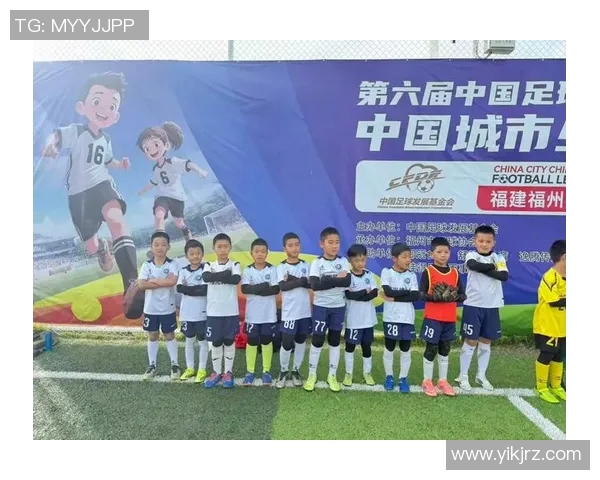 足球明星化身特种兵挑战极限训练展现超强体能与团队协作精神